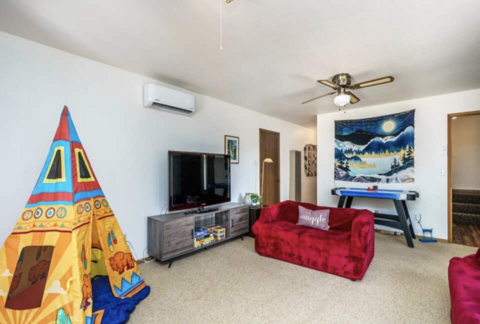 The Happy Place at Yosemite | Outdoor Adventurers Dream with Endless Amenities - Groveland, California