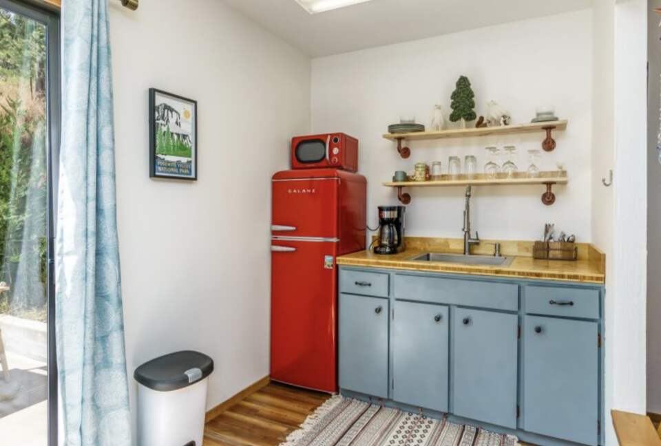 The Happy Place at Yosemite | Outdoor Adventurers Dream with Endless Amenities - Groveland, California