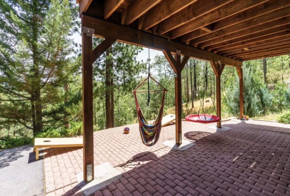 The Happy Place at Yosemite | Outdoor Adventurers Dream with Endless Amenities - Groveland, California