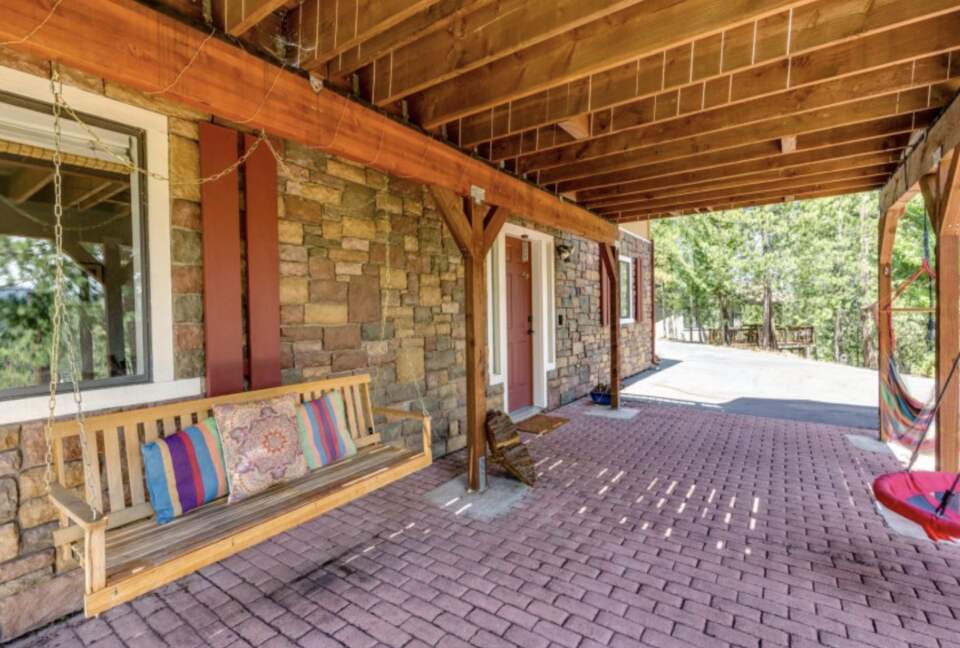 The Happy Place at Yosemite | Outdoor Adventurers Dream with Endless Amenities - Groveland, California