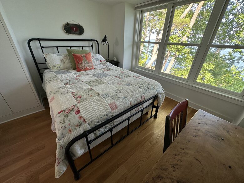 First of two bedrooms in the second cottage. Queen size bed.