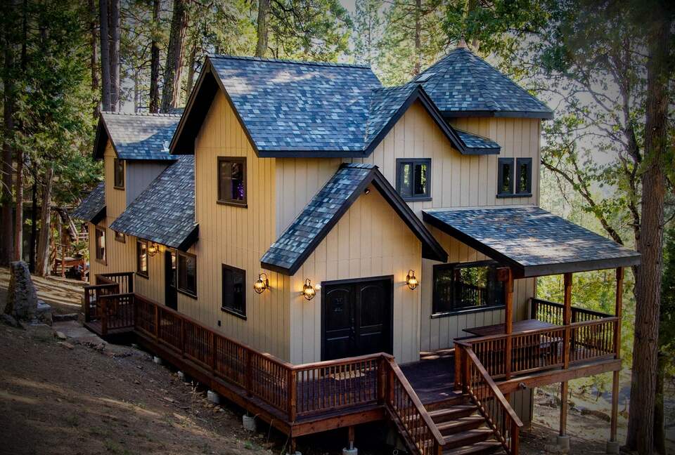 Magical Mystery Cabin - Arnold, California