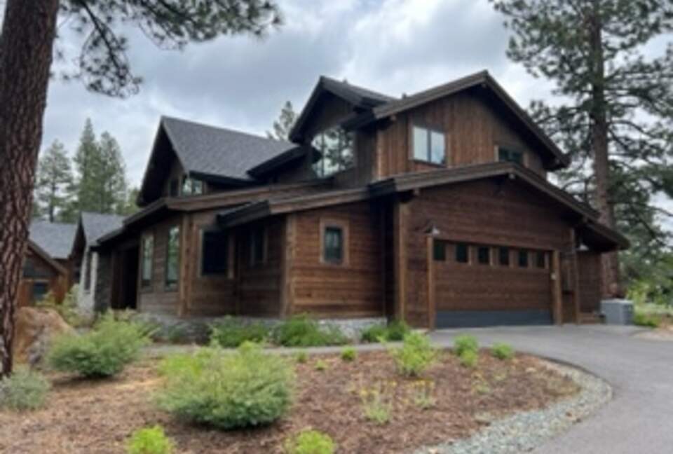 Mountain Modern Home Minutes From Ski Resorts and Lake Tahoe - Truckee, California