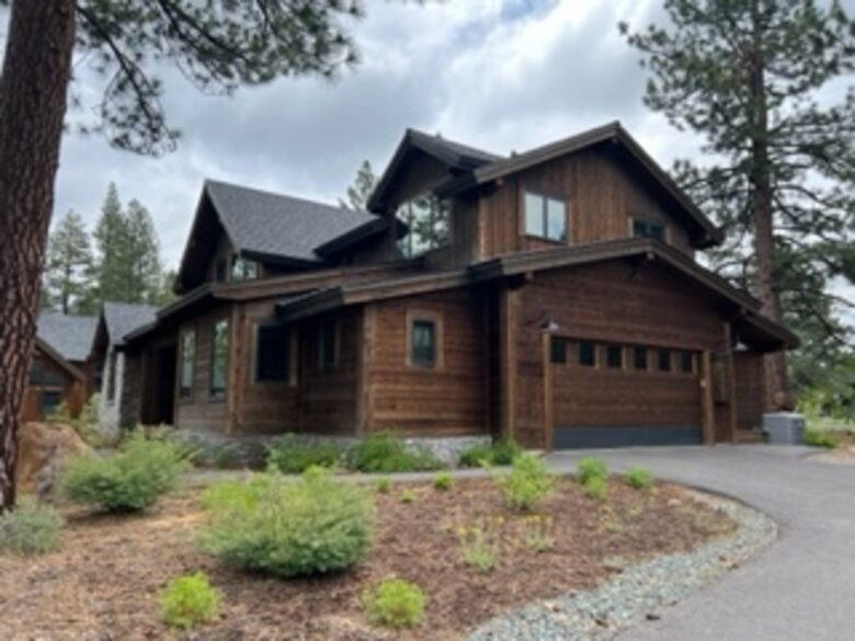 Mountain Modern Home Minutes From Ski Resorts and Lake Tahoe - Truckee, California