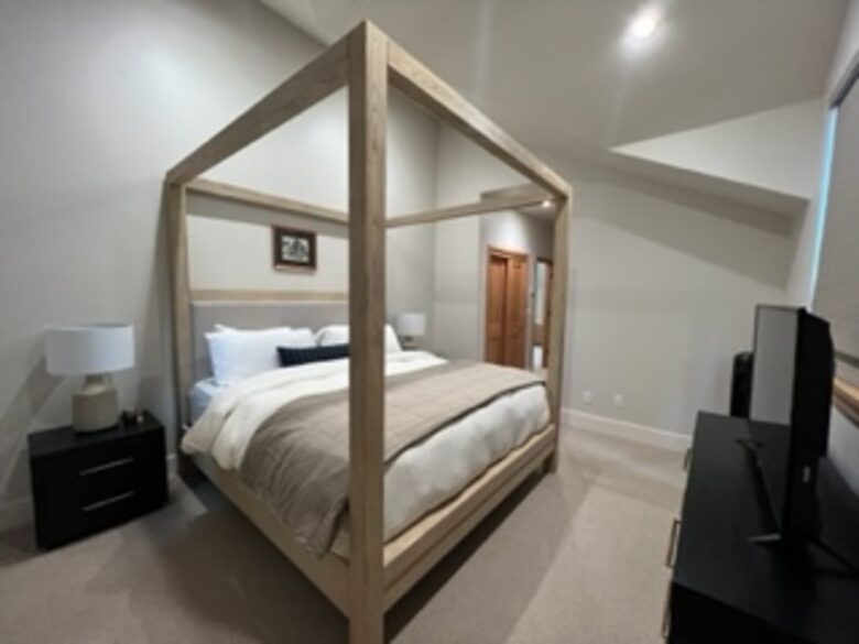 Mountain Modern Home Minutes From Ski Resorts and Lake Tahoe - Truckee, California