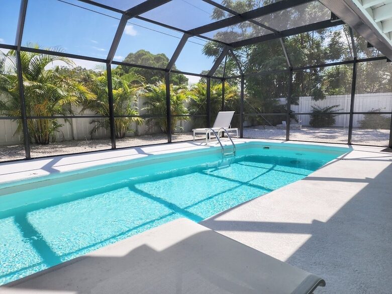 Sarasota Pool House - Heated Pool - EV Charger - Close to Beaches! - Sarasota, Florida