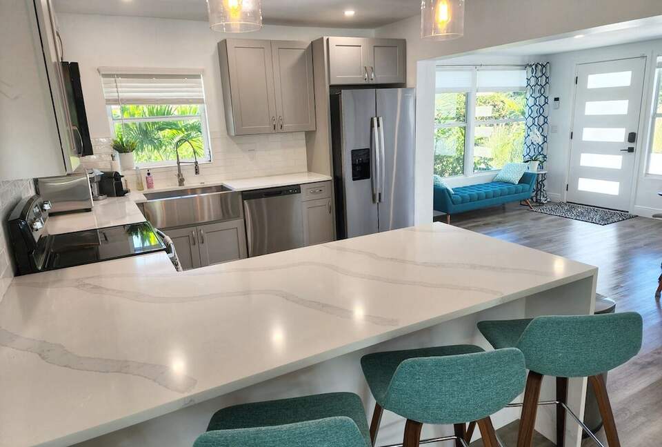 Sarasota Pool House - Heated Pool - EV Charger - Close to Beaches! - Sarasota, Florida