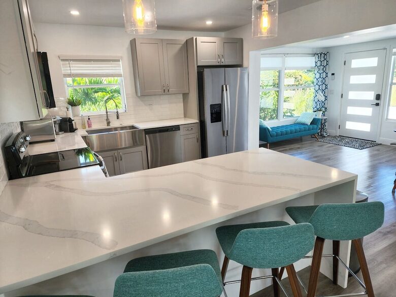 Sarasota Pool House - Heated Pool - EV Charger - Close to Beaches! - Sarasota, Florida