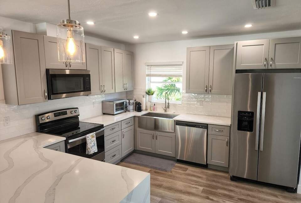 Sarasota Pool House - Heated Pool - EV Charger - Close to Beaches! - Sarasota, Florida