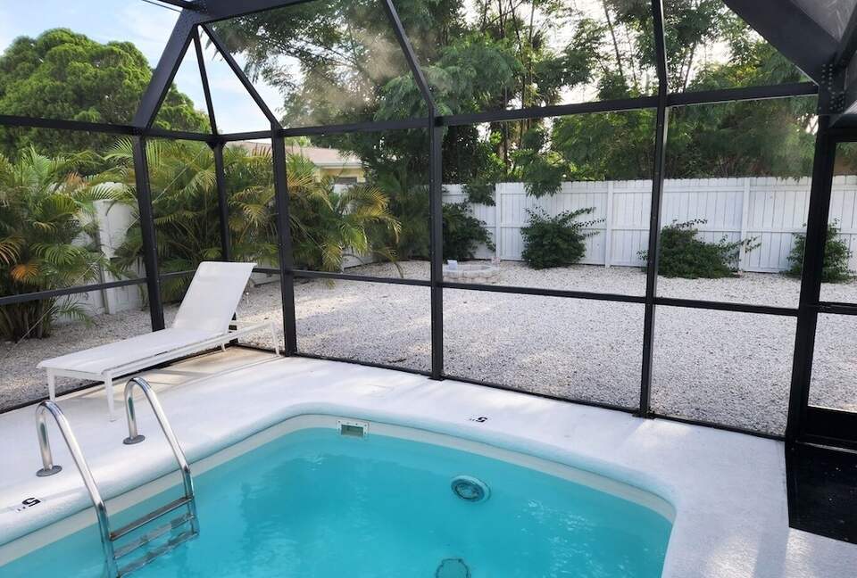 Sarasota Pool House - Heated Pool - EV Charger - Close to Beaches! - Sarasota, Florida
