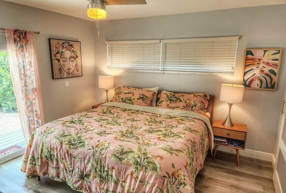 Sarasota Pool House - Heated Pool - EV Charger - Close to Beaches! - Sarasota, Florida