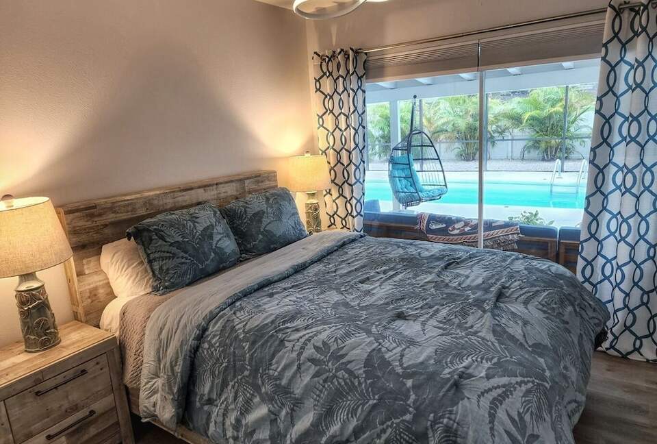 Sarasota Pool House - Heated Pool - EV Charger - Close to Beaches! - Sarasota, Florida