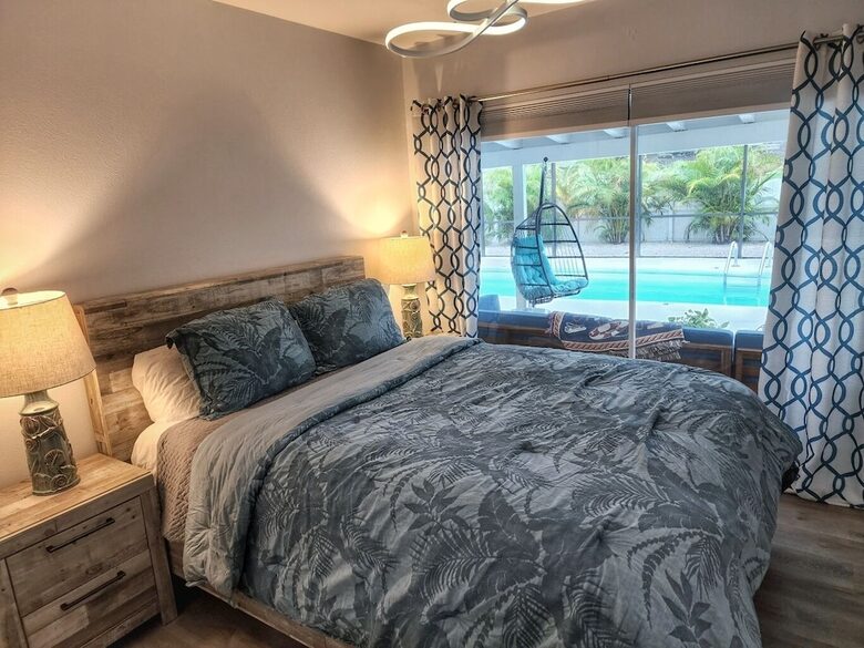 Sarasota Pool House - Heated Pool - EV Charger - Close to Beaches! - Sarasota, Florida