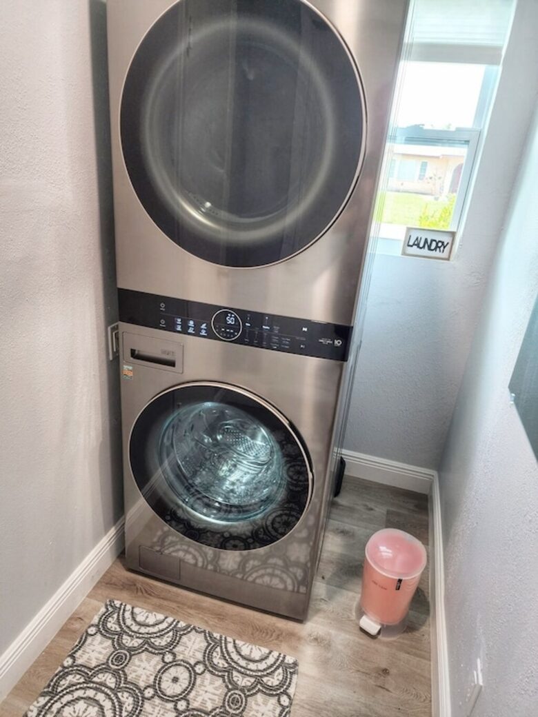 Sarasota Pool House - Heated Pool - EV Charger - Close to Beaches! - Sarasota, Florida