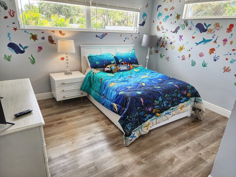 Sarasota Pool House - Heated Pool - EV Charger - Close to Beaches! - Sarasota, Florida