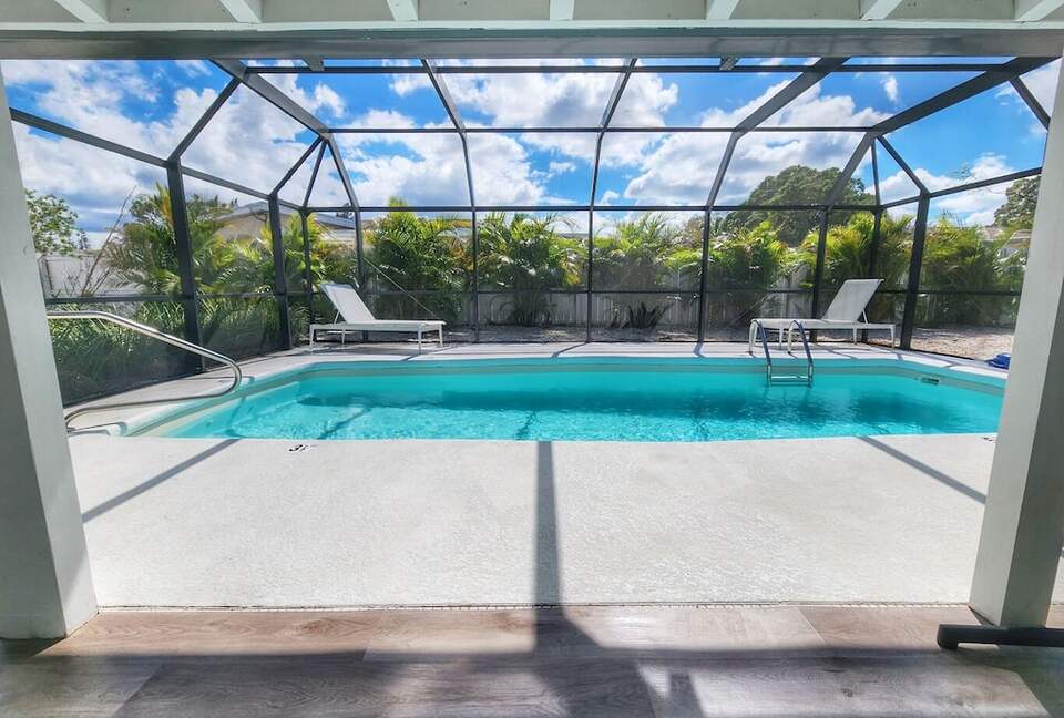 Sarasota Pool House - Heated Pool - EV Charger - Close to Beaches! - Sarasota, Florida