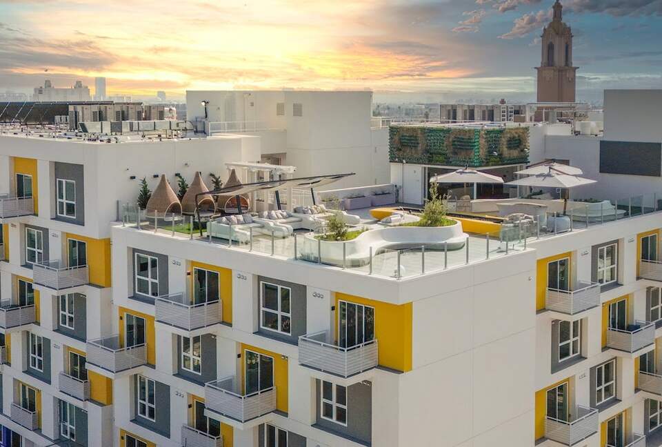 Inspire Hollywood - Brand New Luxury 2 Bedroom Condo - Los Angeles, California