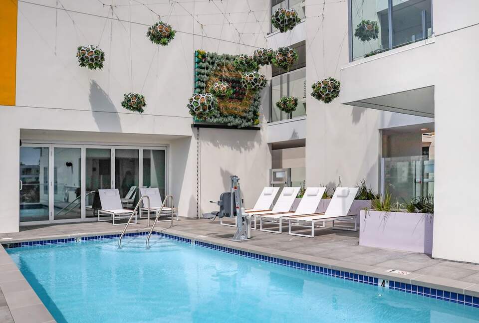 Inspire Hollywood - Brand New Luxury 2 Bedroom Condo - Los Angeles, California
