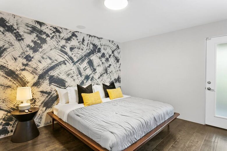 Phoenix Sunshine | Saltwater Pool, Spa, Firepit, & Surround sound - Phoenix, Arizona