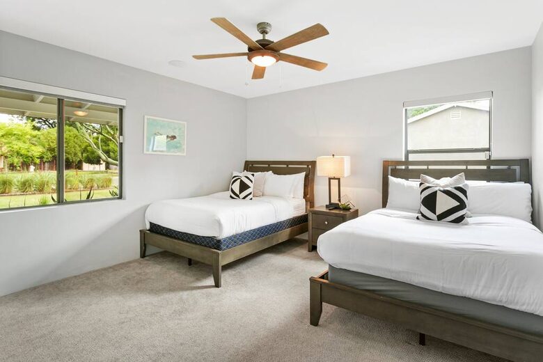 Phoenix Sunshine | Saltwater Pool, Spa, Firepit, & Surround sound - Phoenix, Arizona