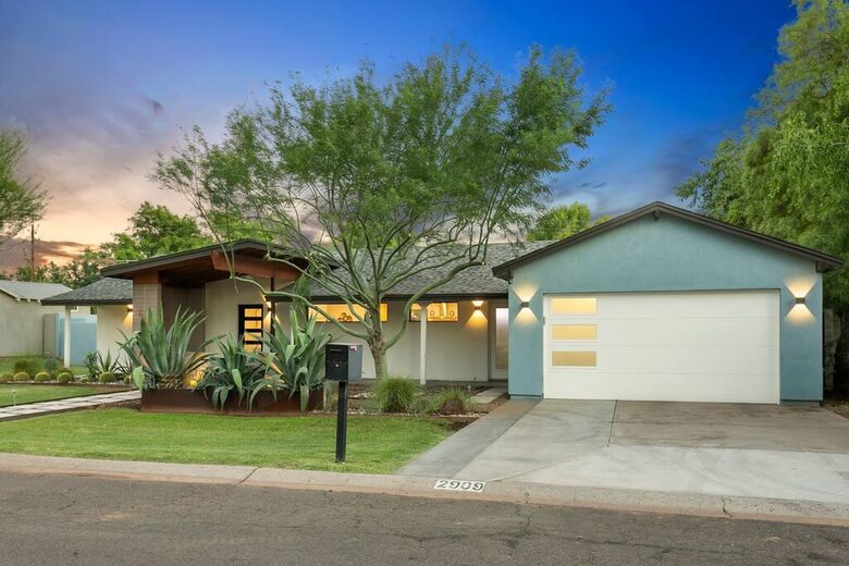 Phoenix Sunshine | Saltwater Pool, Spa, Firepit, & Surround sound - Phoenix, Arizona