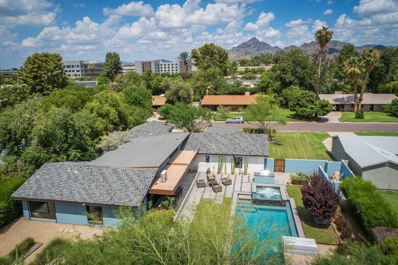 Phoenix Sunshine | Saltwater Pool, Spa, Firepit, & Surround sound - Phoenix, Arizona