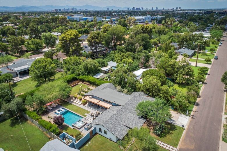 Phoenix Sunshine | Saltwater Pool, Spa, Firepit, & Surround sound - Phoenix, Arizona