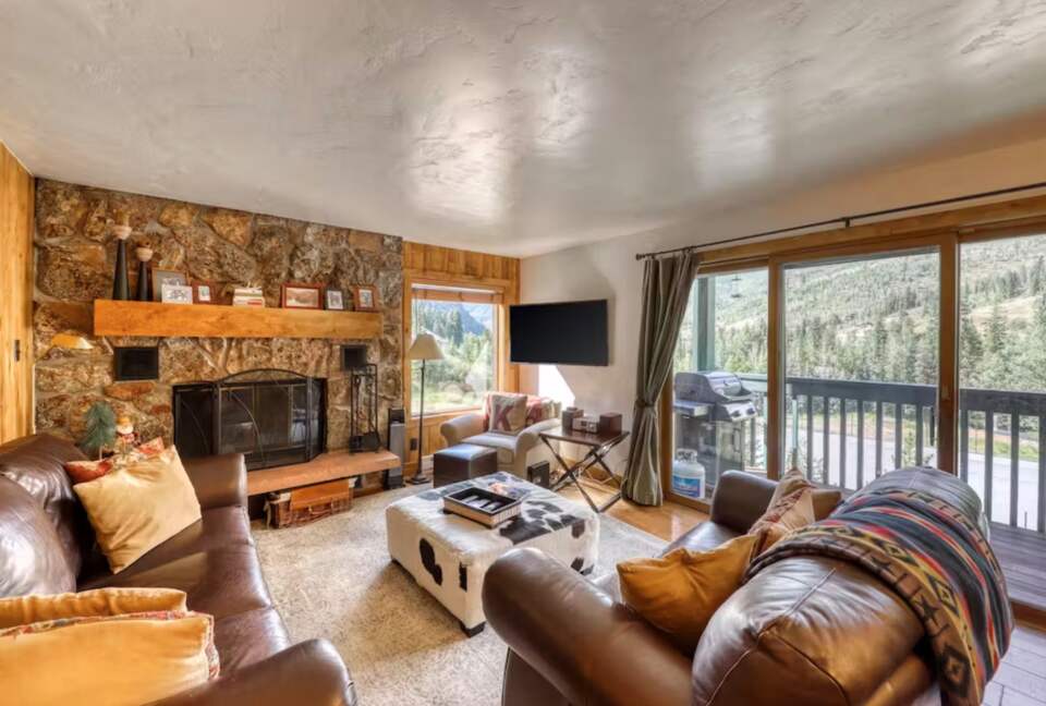 Timberfalls Hideaway - Luxurious Condo with Shared Pool and Tennis - Vail, Colorado