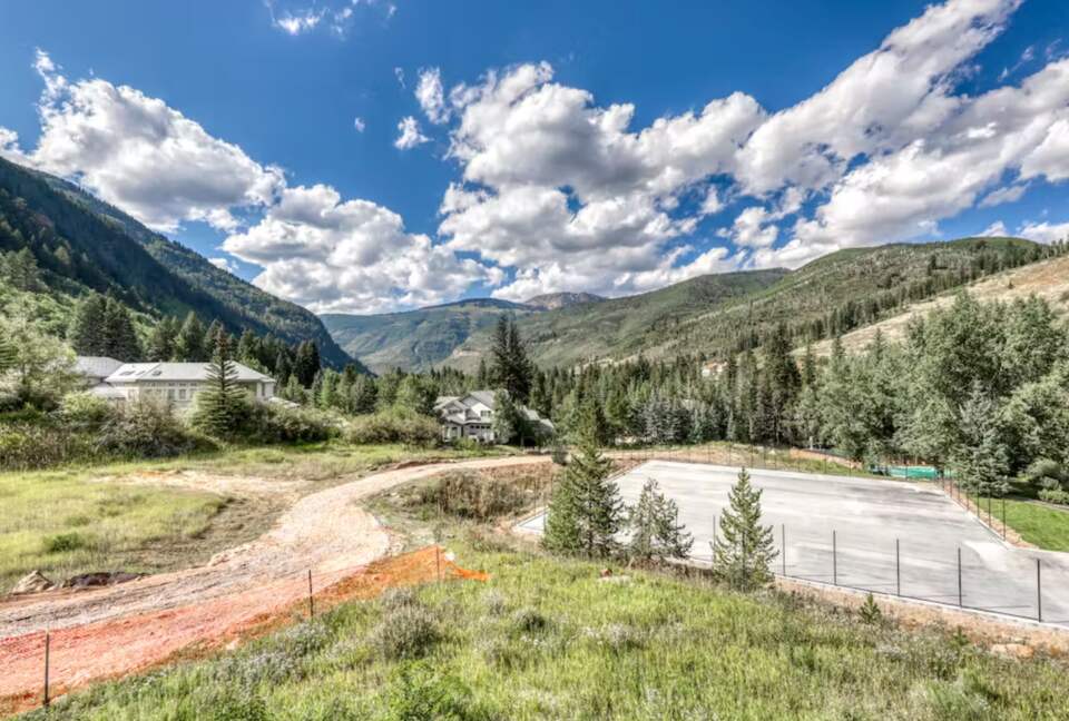 Timberfalls Hideaway - Luxurious Condo with Shared Pool and Tennis - Vail, Colorado