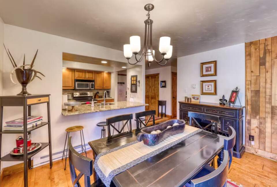 Timberfalls Hideaway - Luxurious Condo with Shared Pool and Tennis - Vail, Colorado