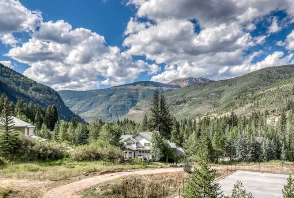 Timberfalls Hideaway - Luxurious Condo with Shared Pool and Tennis - Vail, Colorado