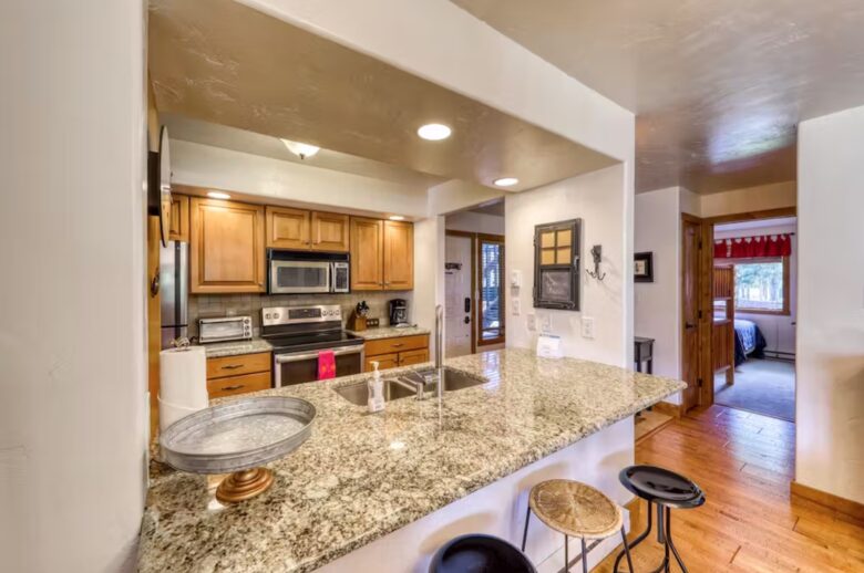 Timberfalls Hideaway - Luxurious Condo with Shared Pool and Tennis - Vail, Colorado