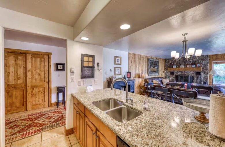 Timberfalls Hideaway - Luxurious Condo with Shared Pool and Tennis - Vail, Colorado