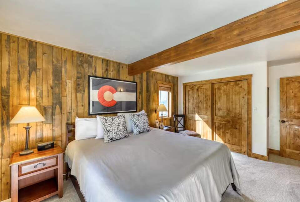 Timberfalls Hideaway - Luxurious Condo with Shared Pool and Tennis - Vail, Colorado