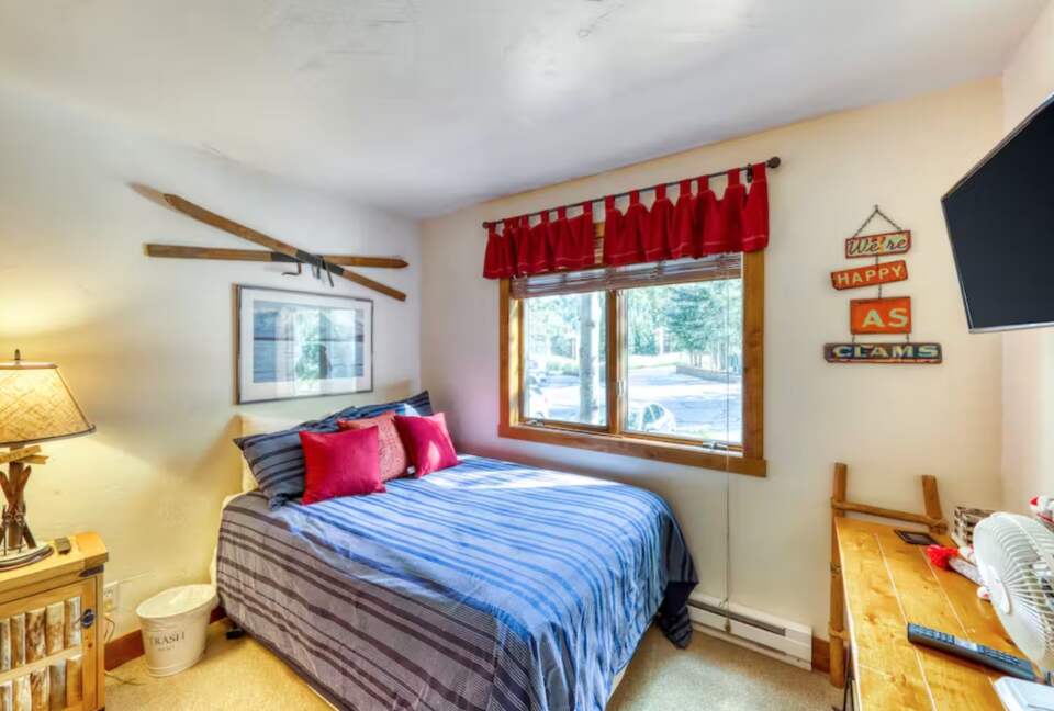 Timberfalls Hideaway - Luxurious Condo with Shared Pool and Tennis - Vail, Colorado