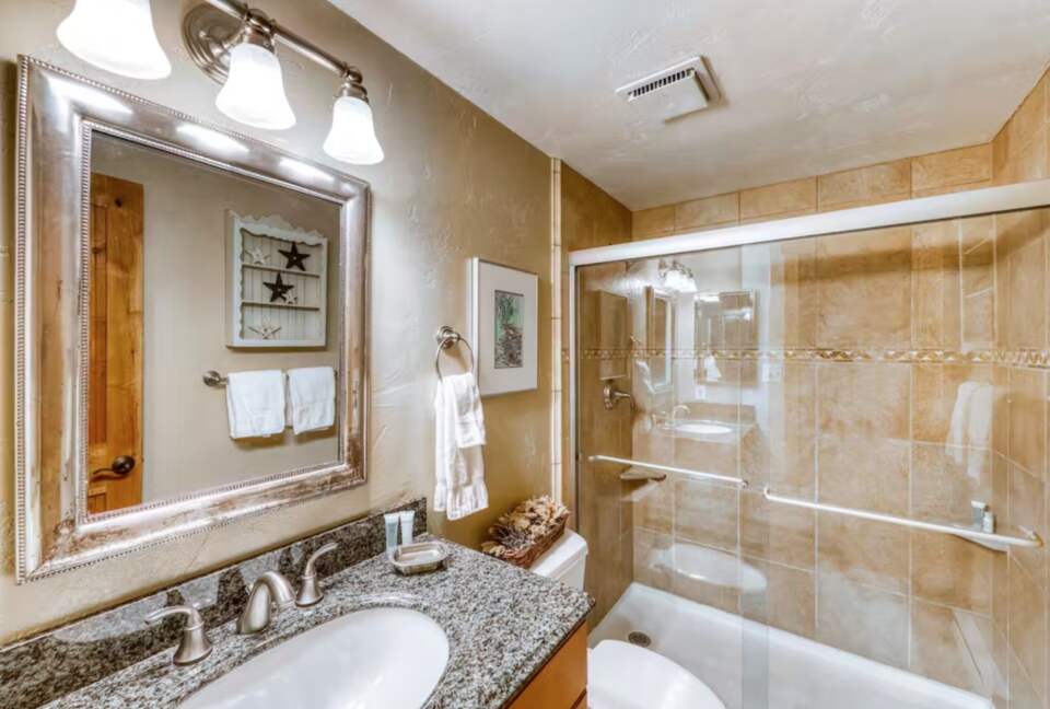 Timberfalls Hideaway - Luxurious Condo with Shared Pool and Tennis - Vail, Colorado