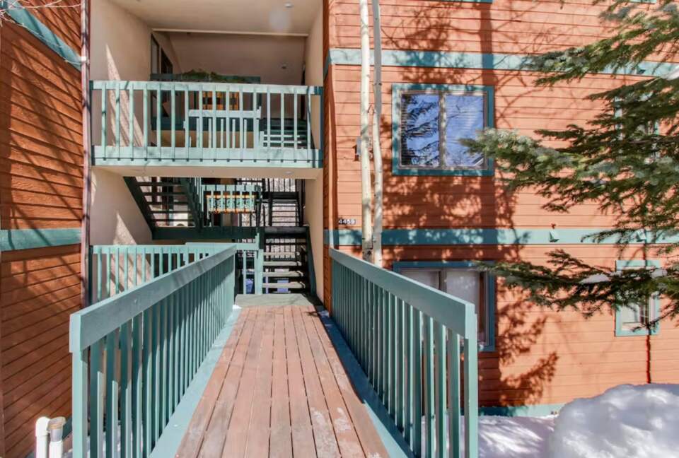 Timberfalls Hideaway - Luxurious Condo with Shared Pool and Tennis - Vail, Colorado