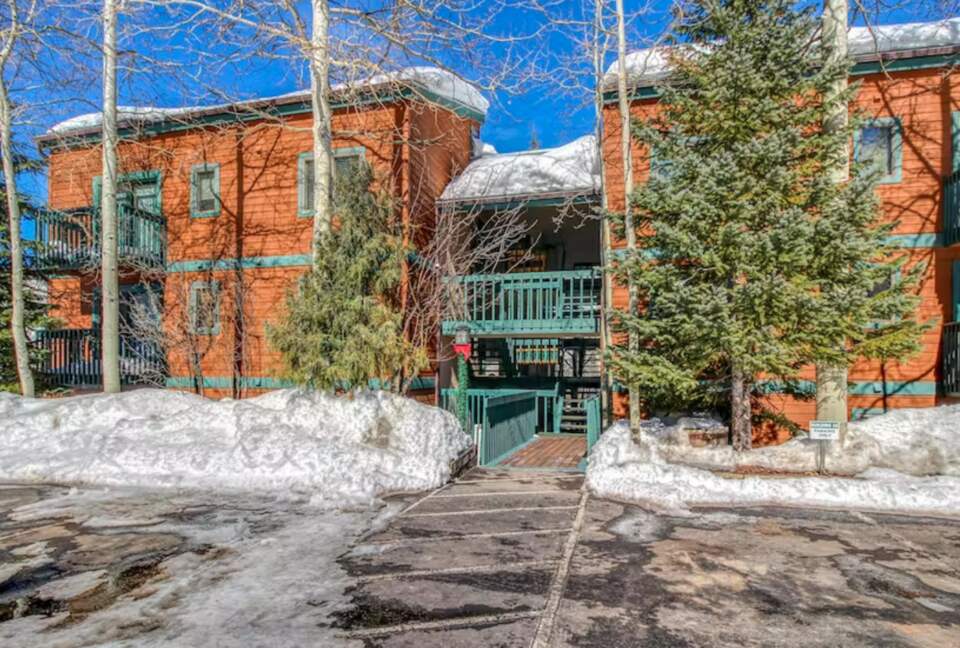 Timberfalls Hideaway - Luxurious Condo with Shared Pool and Tennis - Vail, Colorado