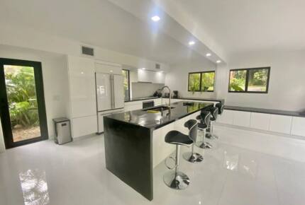 Spacious Family Retreat | With Pool, 15 minutes from Miami - El Portal, Florida