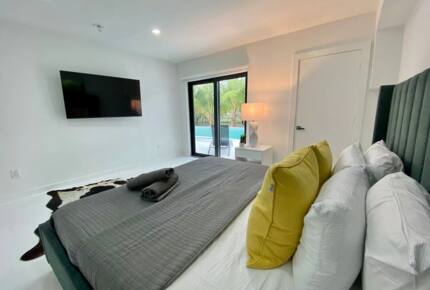 Spacious Family Retreat | With Pool, 15 minutes from Miami - El Portal, Florida