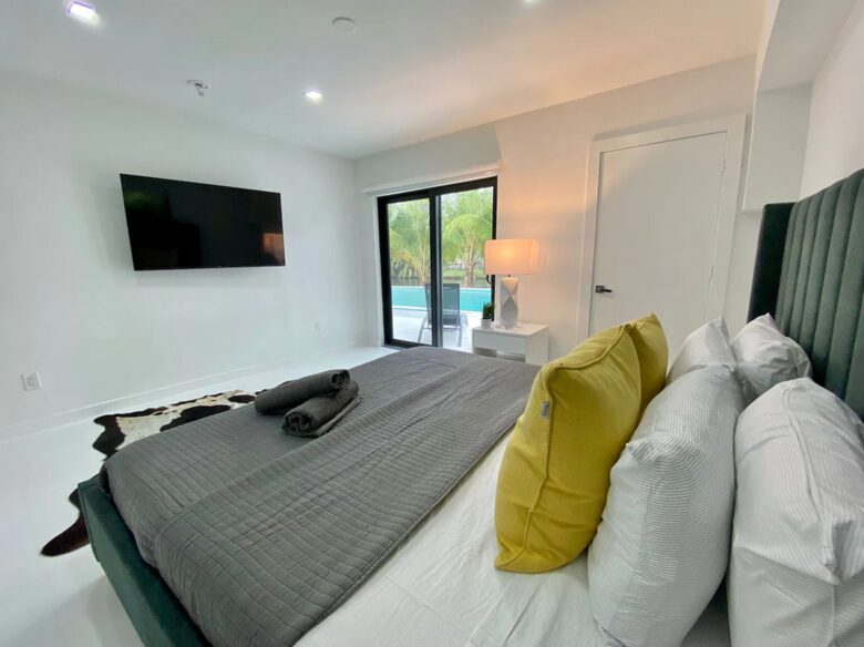 Spacious Family Retreat | With Pool, 15 minutes from Miami - El Portal, Florida