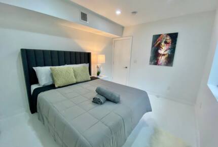 Spacious Family Retreat | With Pool, 15 minutes from Miami - El Portal, Florida