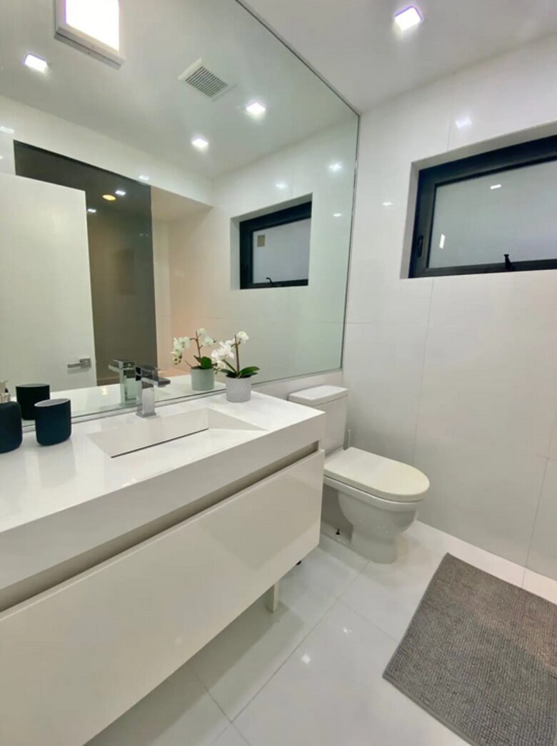 Spacious Family Retreat | With Pool, 15 minutes from Miami - El Portal, Florida