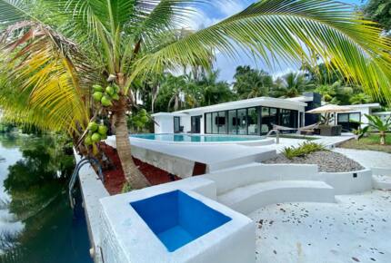 Spacious Family Retreat | With Pool, 15 minutes from Miami - El Portal, Florida