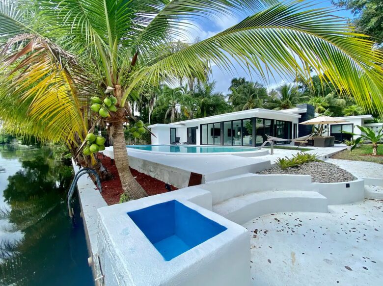 Spacious Family Retreat | With Pool, 15 minutes from Miami - El Portal, Florida