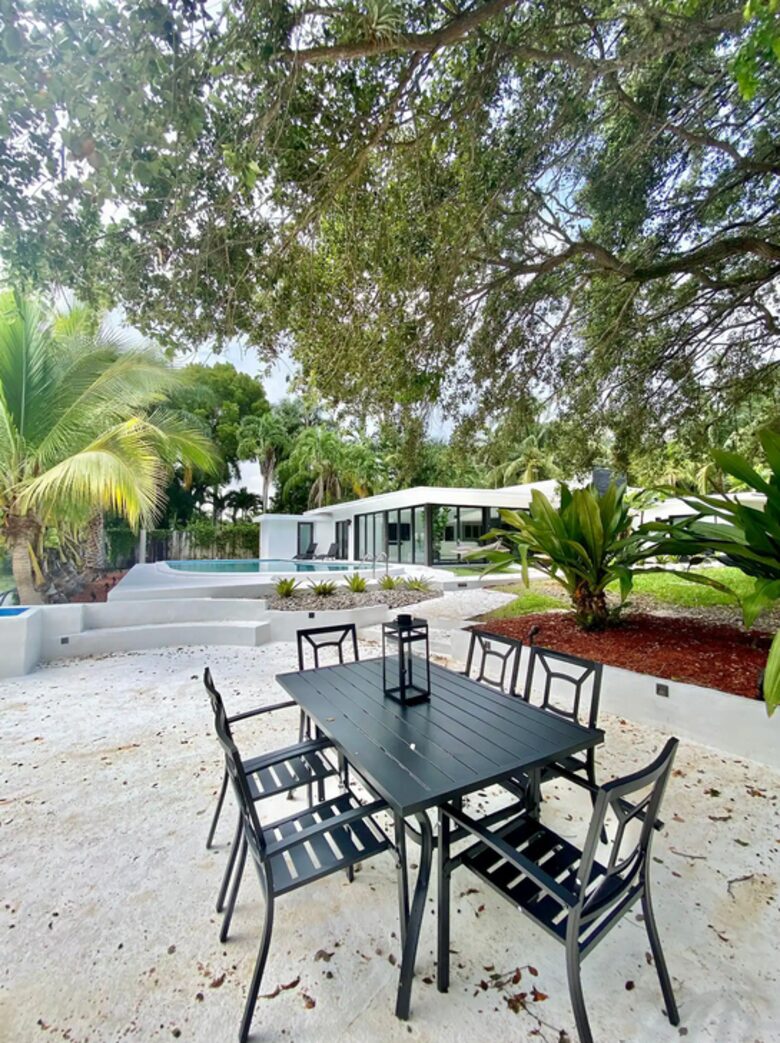 Spacious Family Retreat | With Pool, 15 minutes from Miami - El Portal, Florida