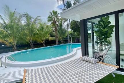 Spacious Family Retreat | With Pool, 15 minutes from Miami - El Portal, Florida