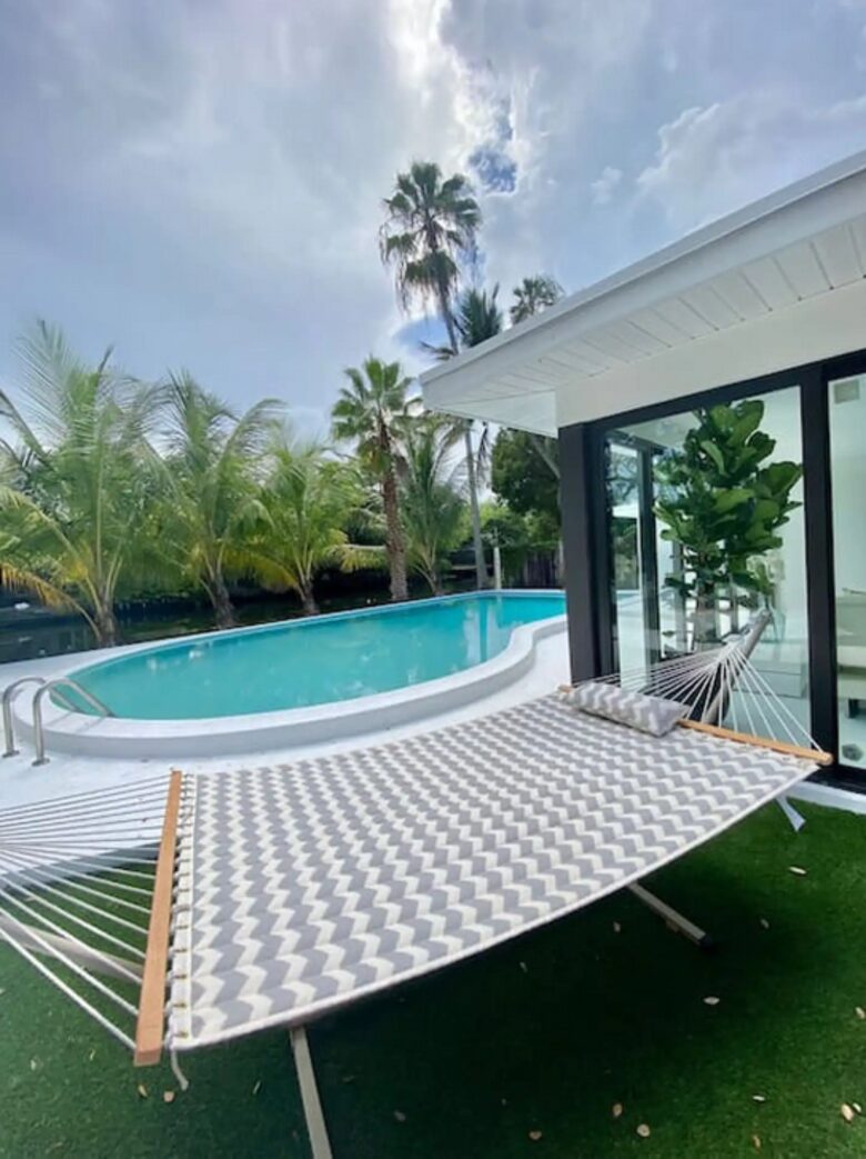 Spacious Family Retreat | With Pool, 15 minutes from Miami - El Portal, Florida