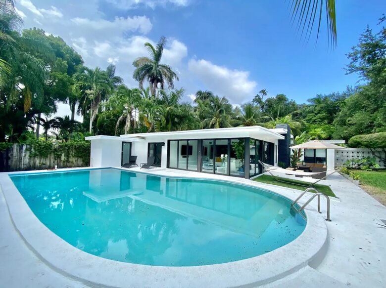 Spacious Family Retreat | With Pool, 15 minutes from Miami - El Portal, Florida