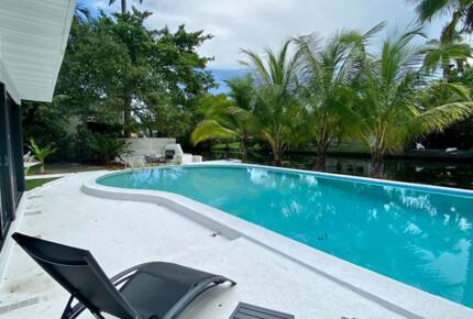Spacious Family Retreat | With Pool, 15 minutes from Miami - El Portal, Florida